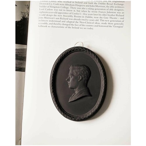 купить 13781р Wedgwood настенный медальон с Эдуардом VIII, Англия, 1972 год