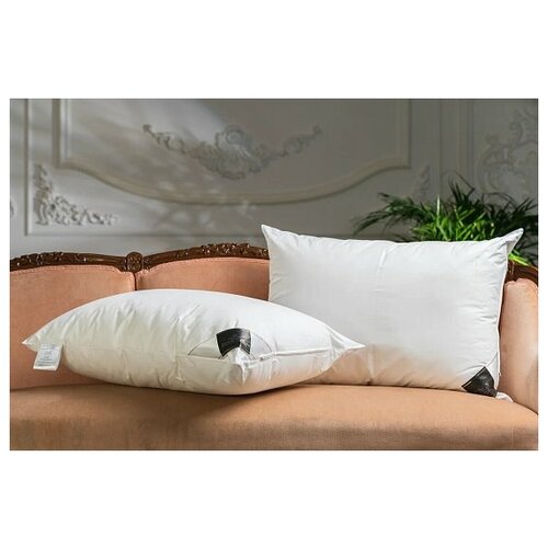  12027 Trois Couronnes  Trois Couronnes Revival OmniFace Pillow